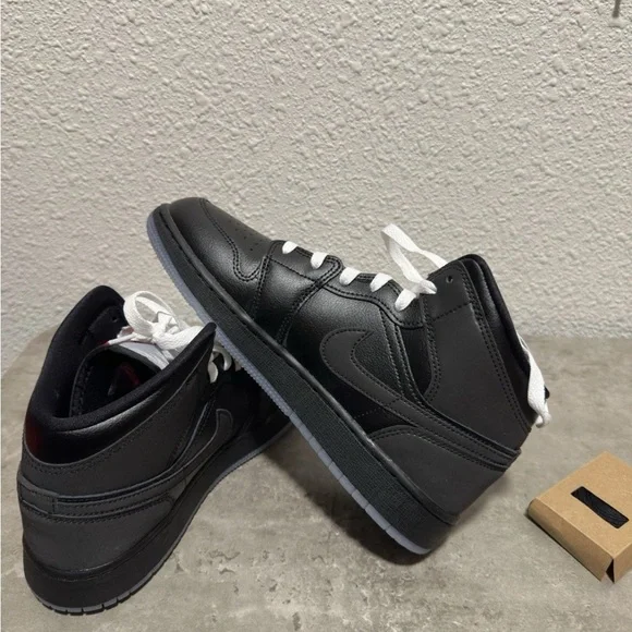 Air Jordan 1 Mid GS Reimagined - HV5180 010 - Black / Grey 6.5Y Womens 8 NEW - Picture 5 of 9